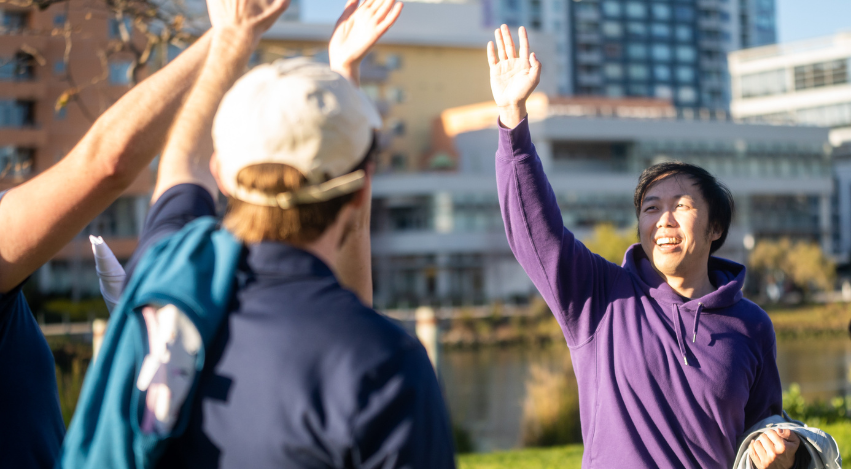 Teams high-fiving during an Amazing City Race